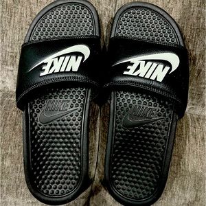 Size 7 black Nike slides .